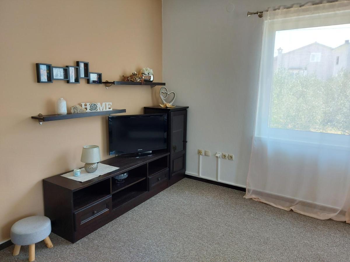 Apartman Larisa Appartement Kampor Buitenkant foto