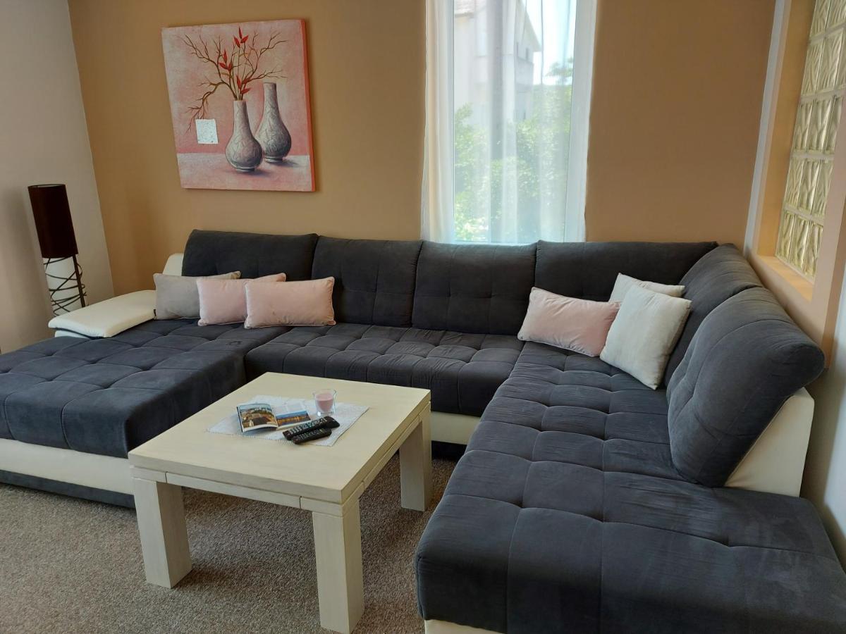 Apartman Larisa Appartement Kampor Buitenkant foto