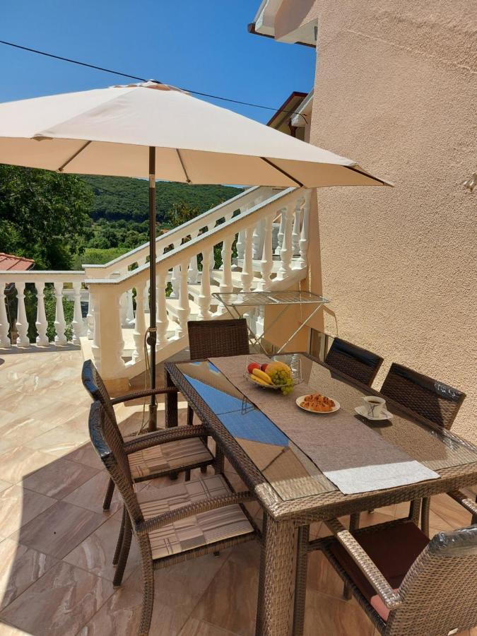 Apartman Larisa Appartement Kampor Buitenkant foto