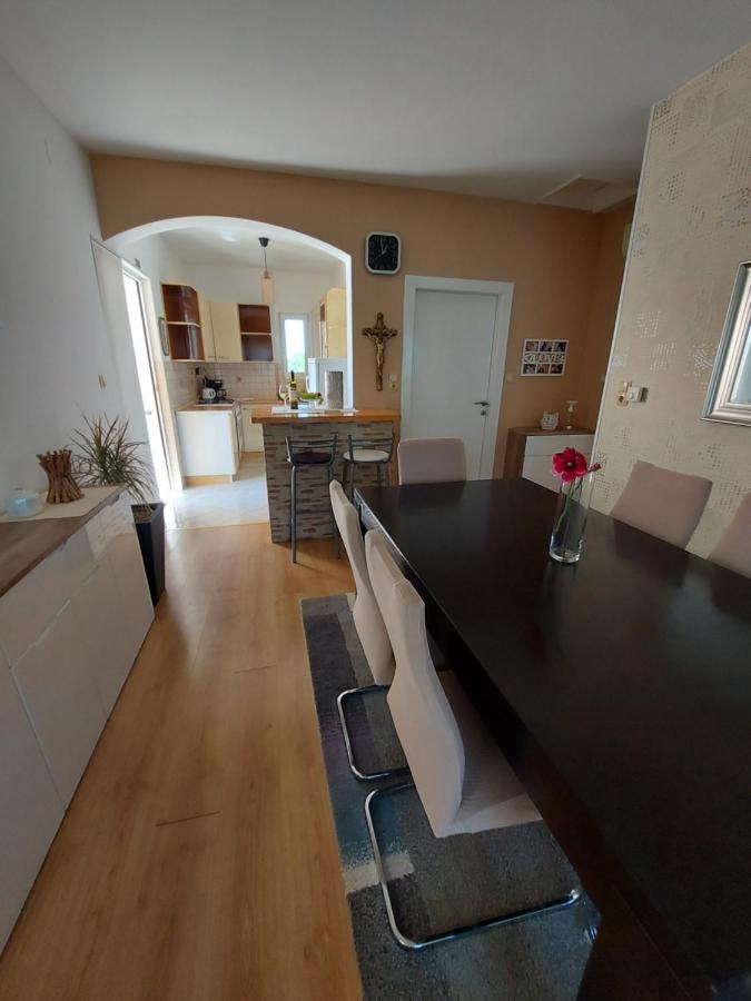 Apartman Larisa Appartement Kampor Buitenkant foto