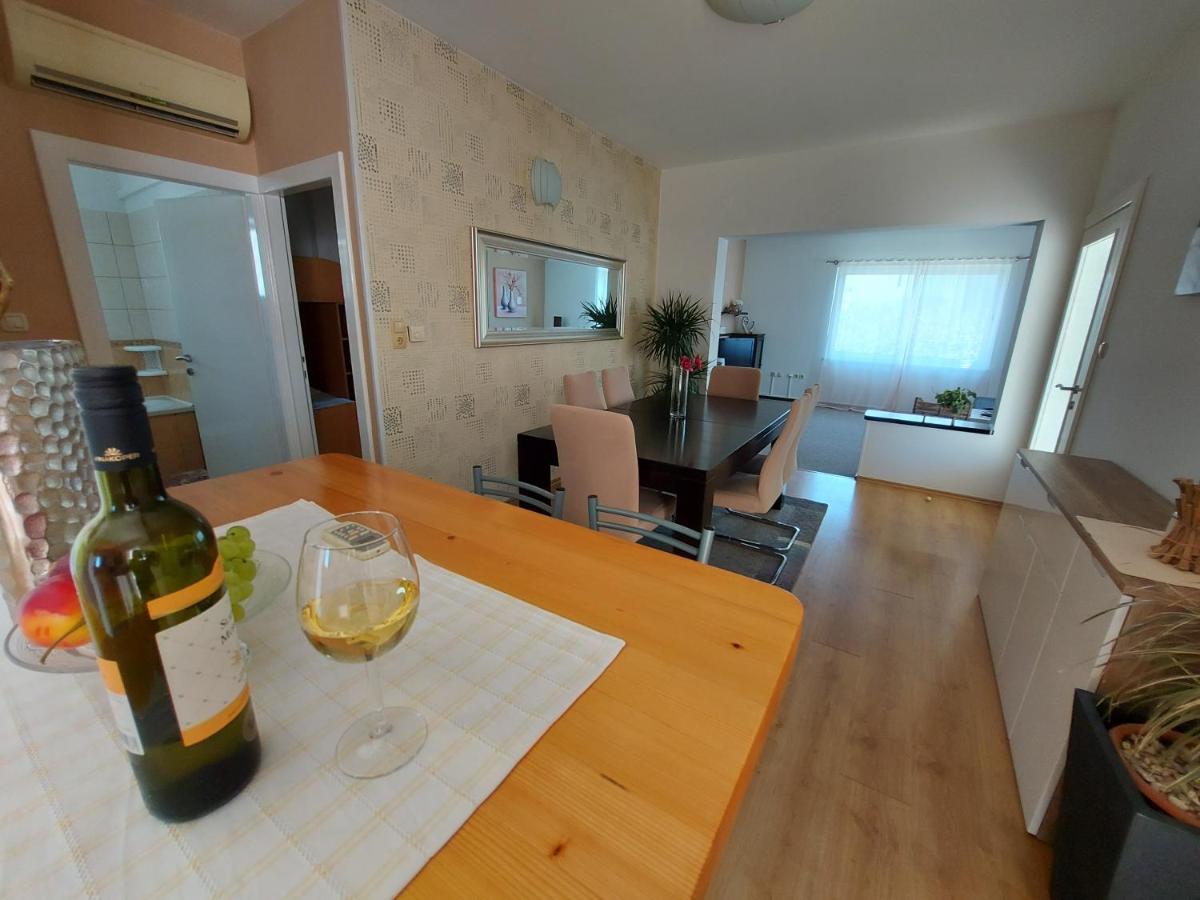 Apartman Larisa Appartement Kampor Buitenkant foto