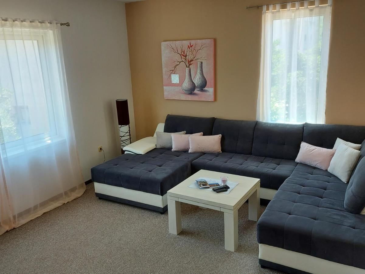 Apartman Larisa Appartement Kampor Buitenkant foto