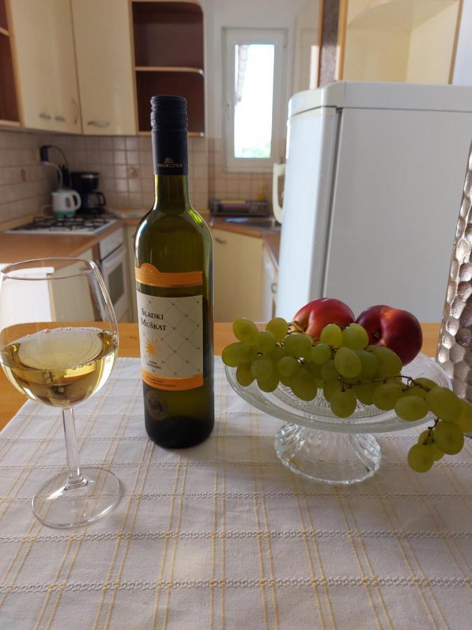 Apartman Larisa Appartement Kampor Buitenkant foto