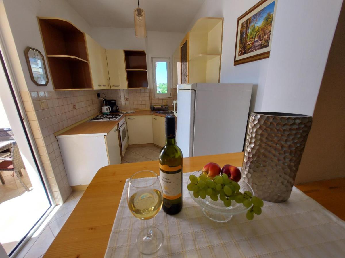 Apartman Larisa Appartement Kampor Buitenkant foto