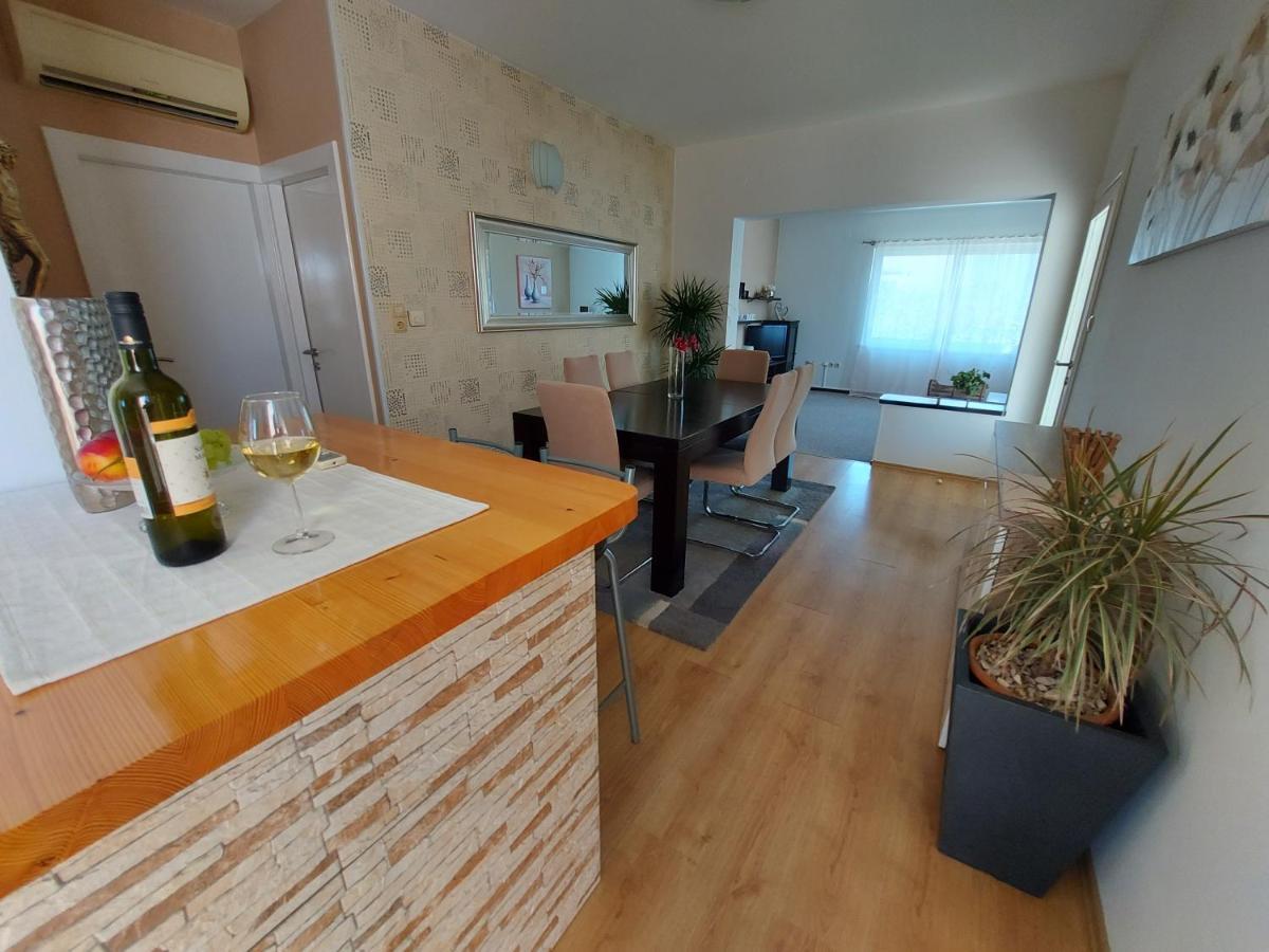 Apartman Larisa Appartement Kampor Buitenkant foto