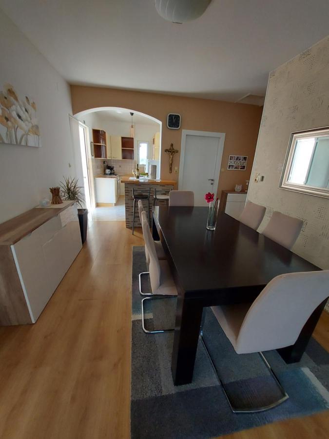 Apartman Larisa Appartement Kampor Buitenkant foto