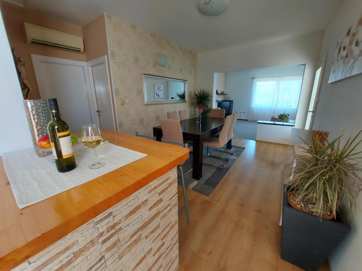 Apartman Larisa Appartement Kampor Buitenkant foto