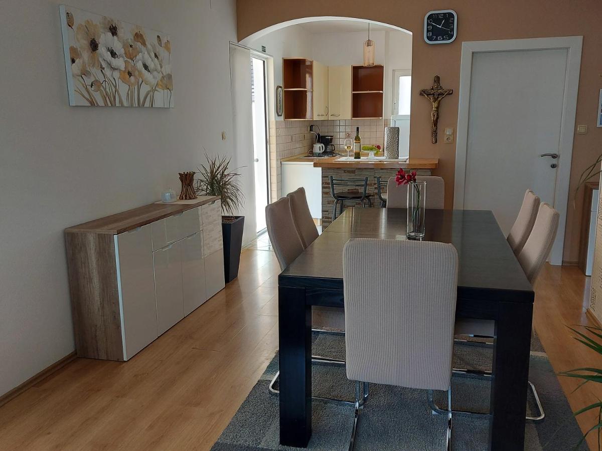 Apartman Larisa Appartement Kampor Buitenkant foto