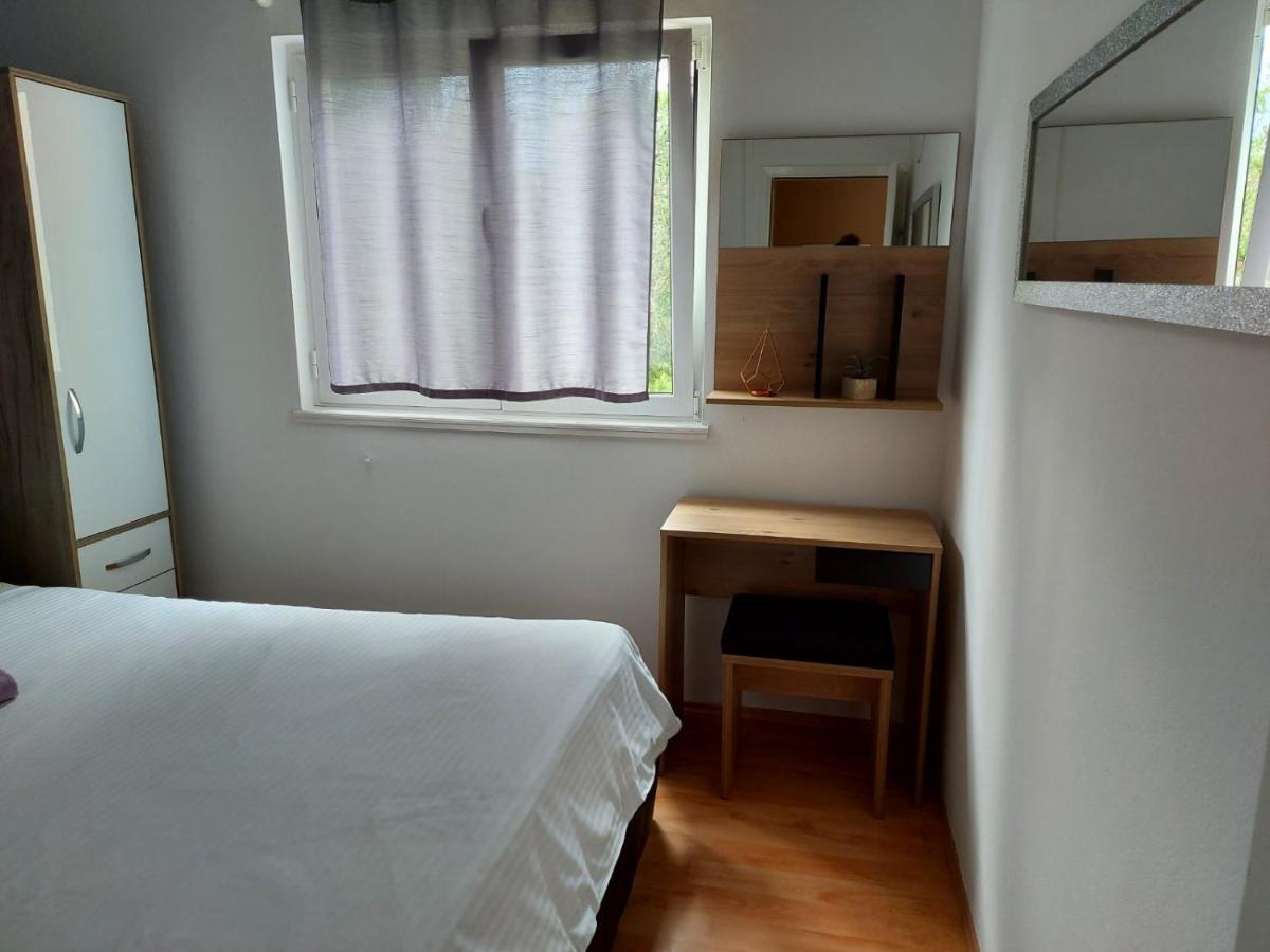 Apartman Larisa Appartement Kampor Buitenkant foto