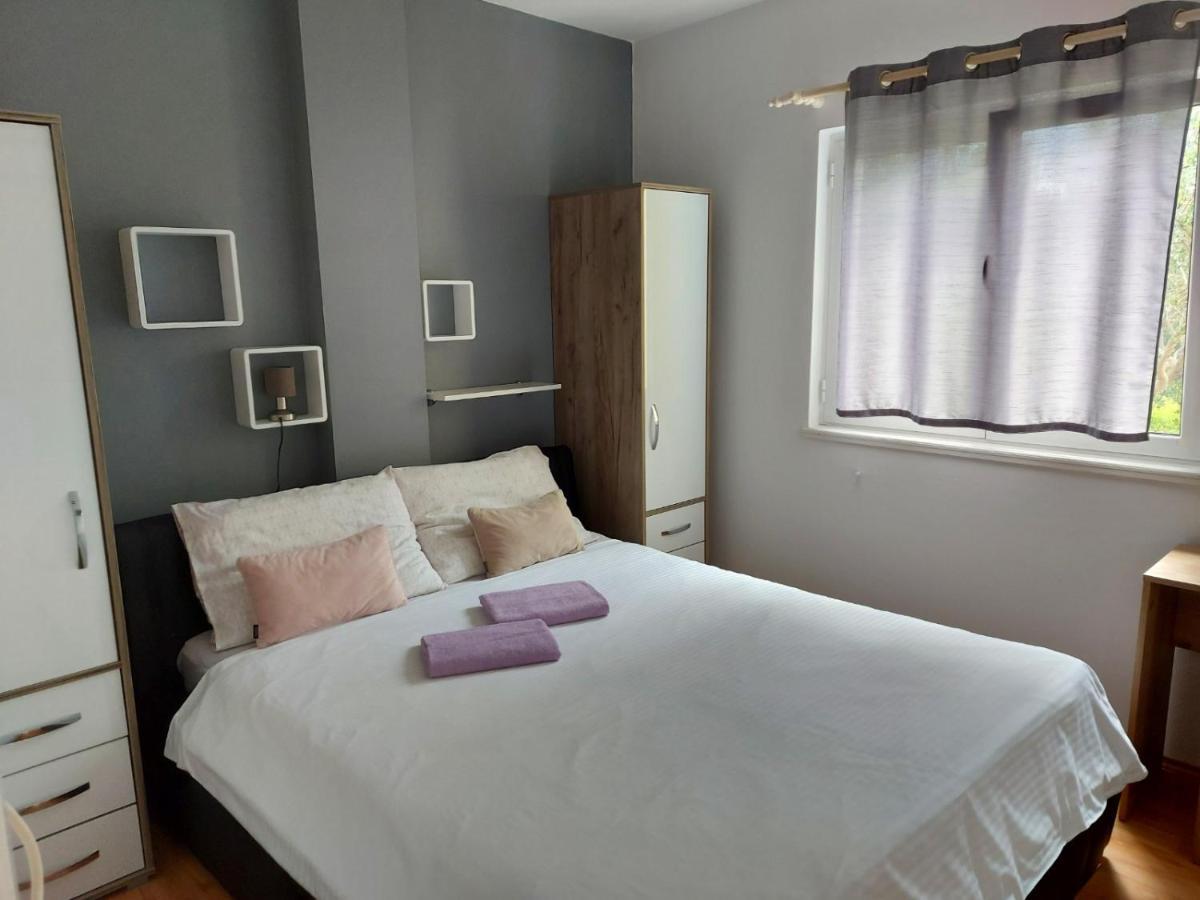 Apartman Larisa Appartement Kampor Buitenkant foto